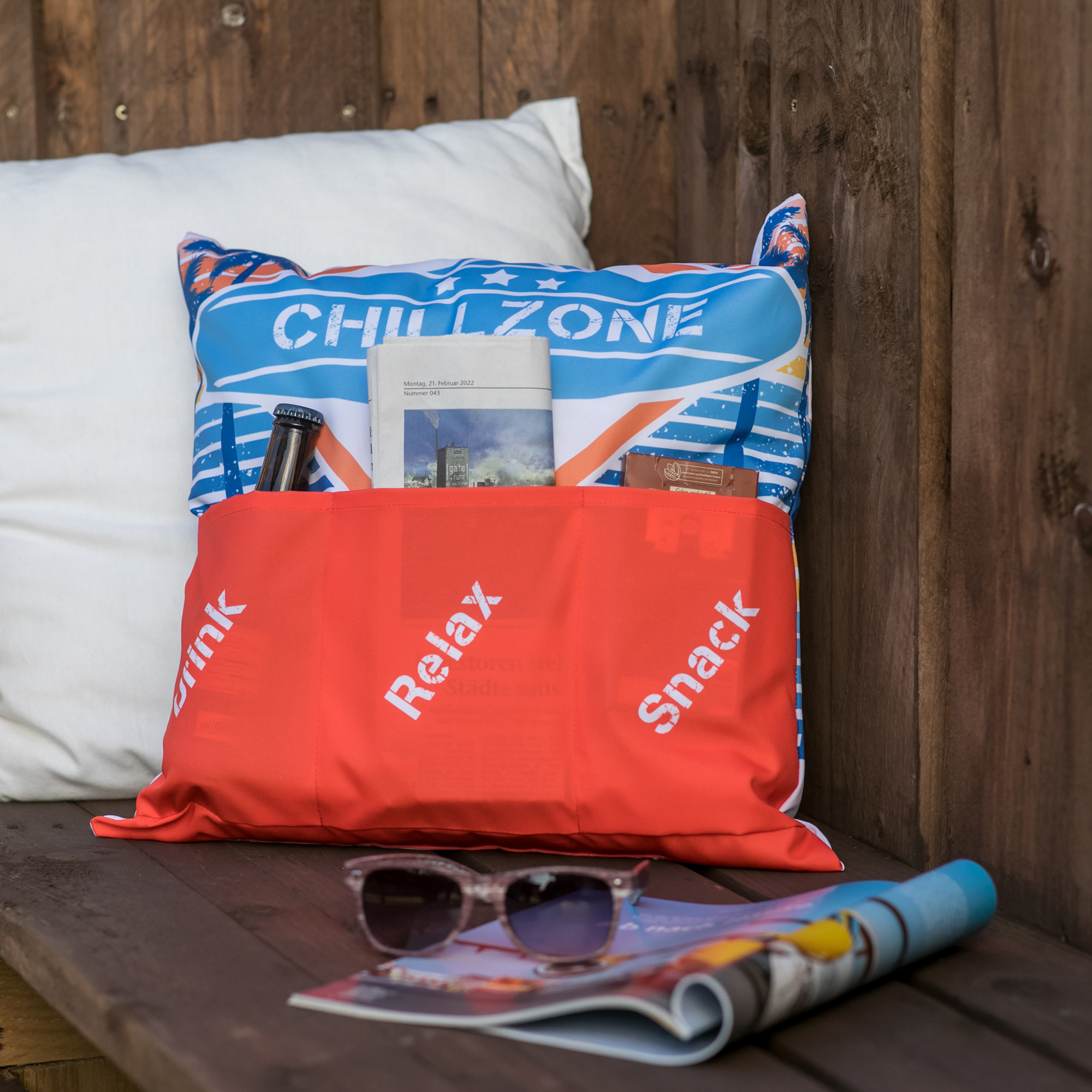 Sofahelden Outdoor Chillzone mit Taschen und Deko
