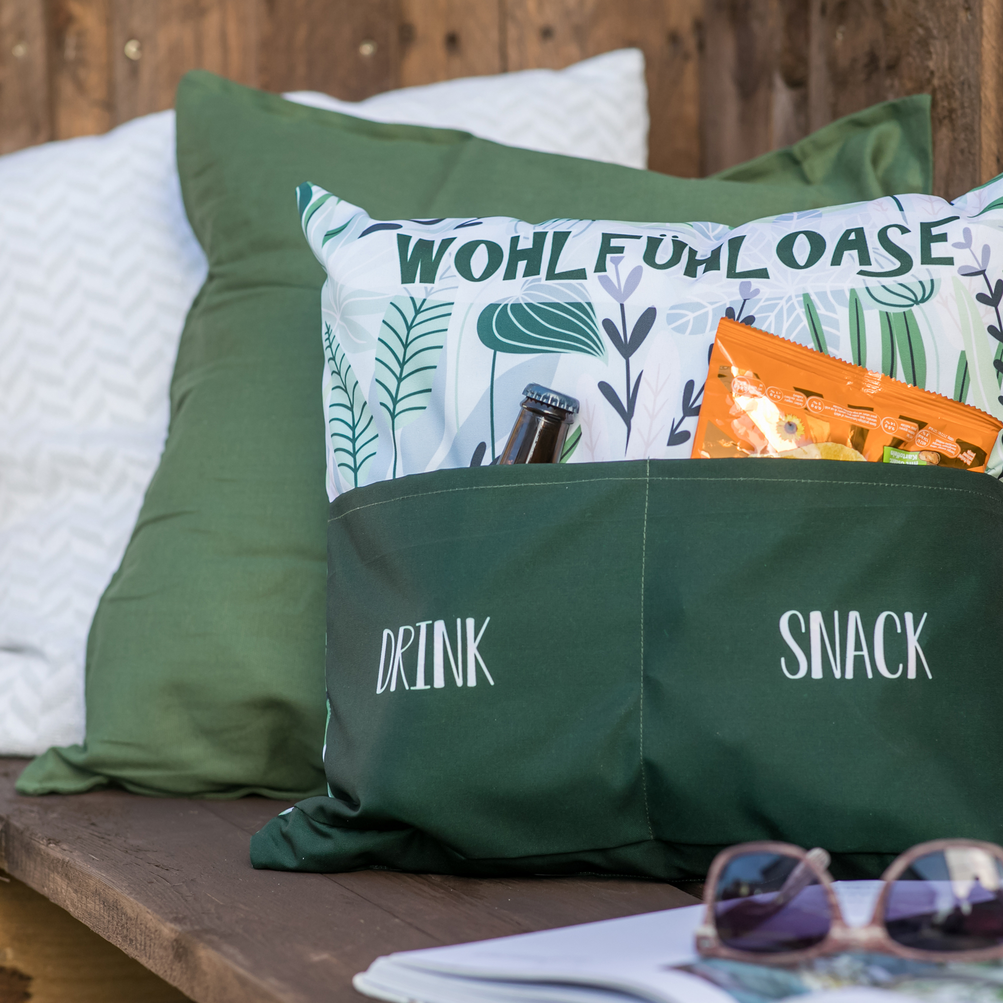 Sofahelden Outdoor Wohlfühloase mit Taschen und Deko