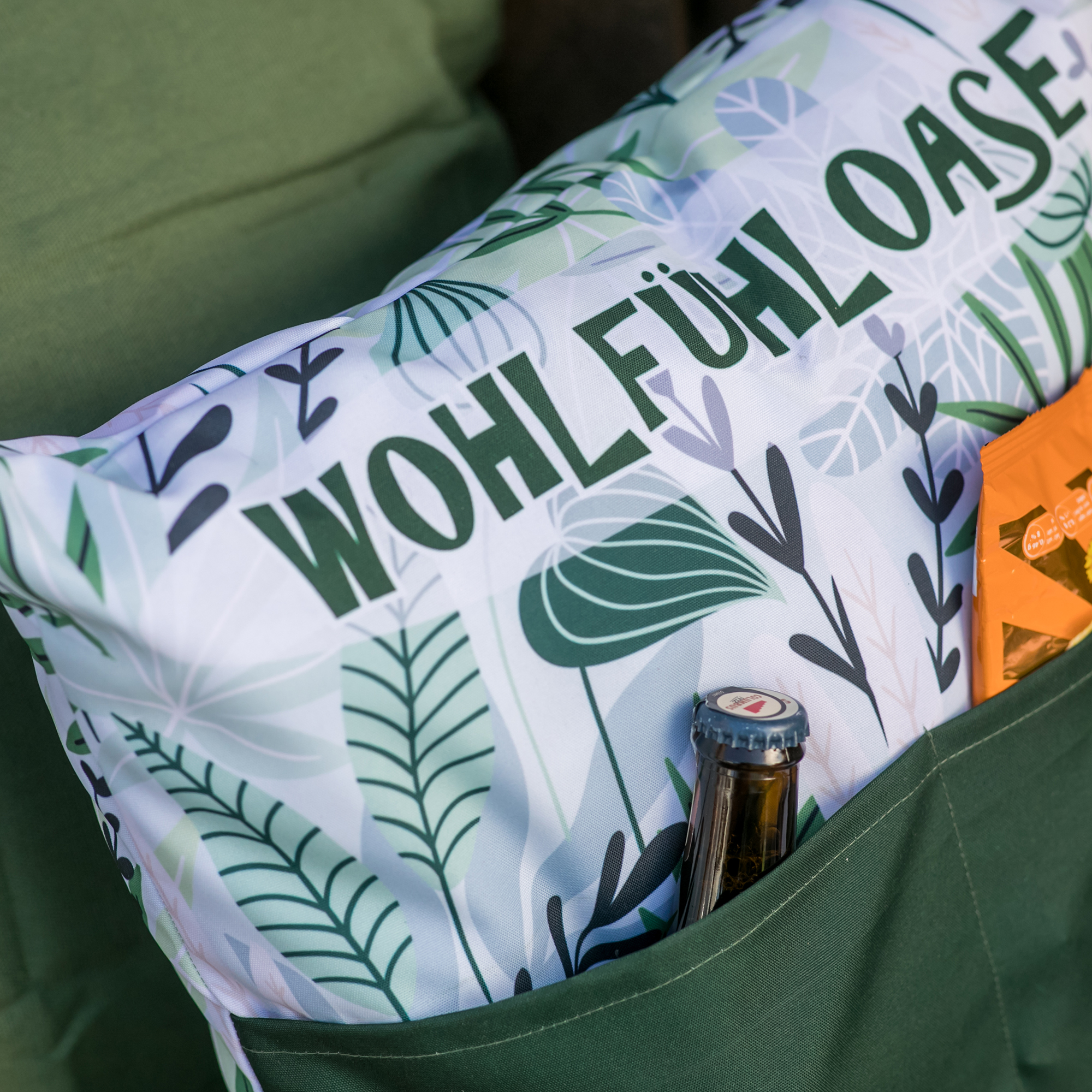 Sofahelden Outdoor Wohlfühloase mit Taschen und Deko